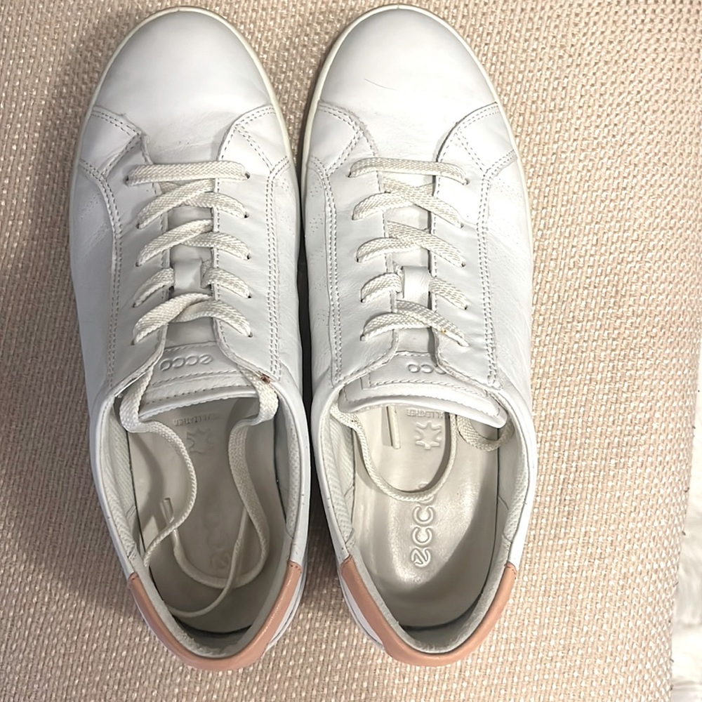 Ecco white leather sneakers size 40 eu, size 9 us